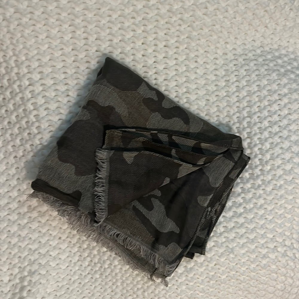 Banana Republic light camo fashion scarf